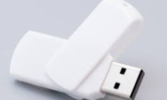 Nowoczesne pendrive typu UDP – dlaczego warto z nich korzystać?